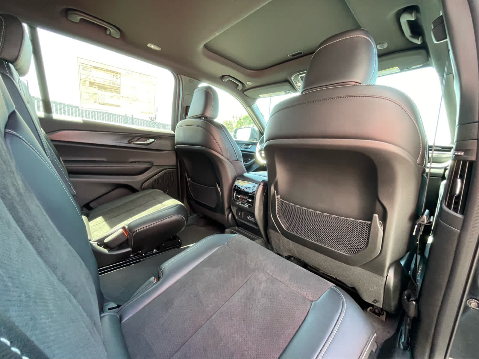 Thumbnail: 2025 Jeep Grand Cherokee - 26