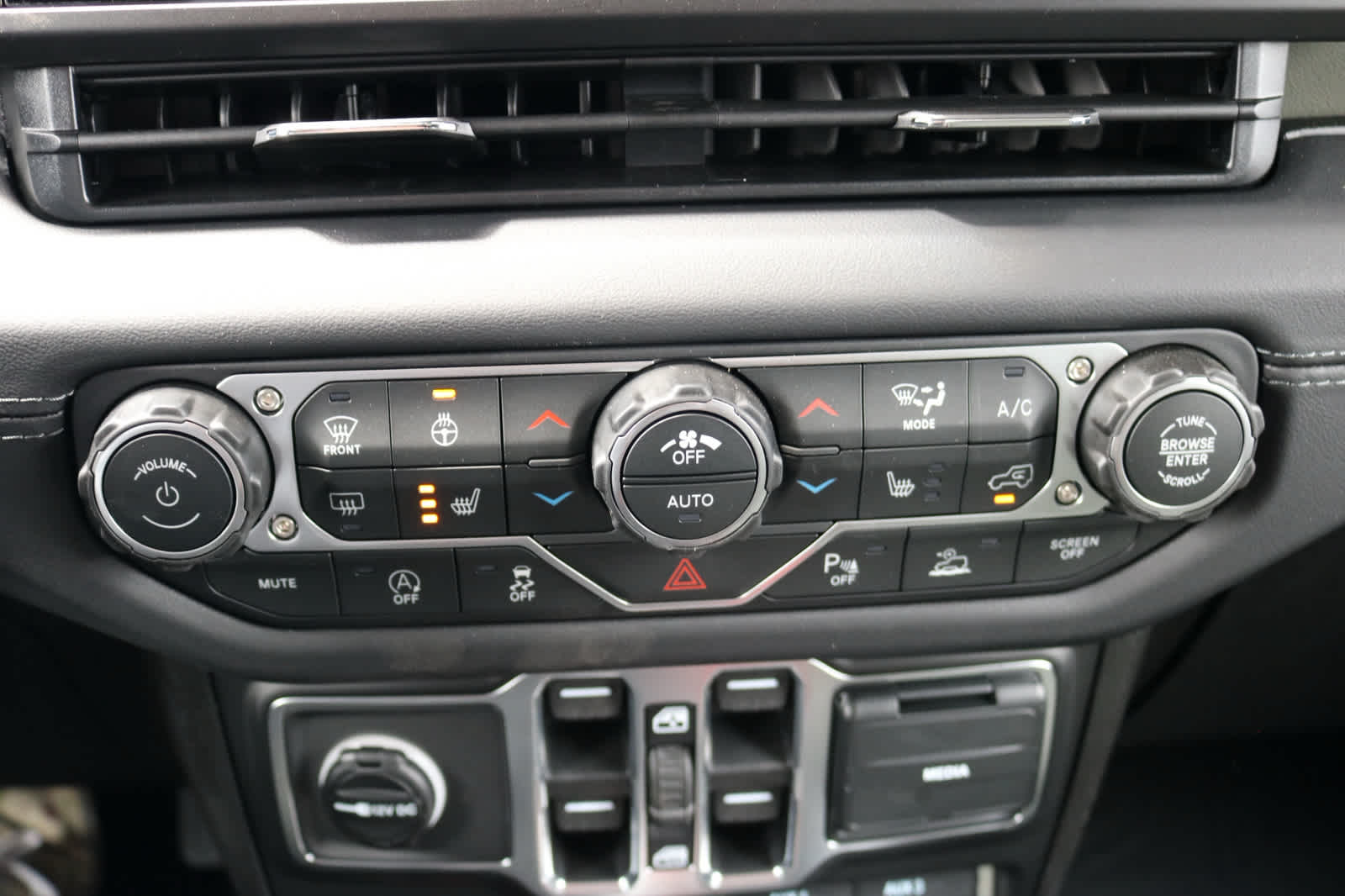 Thumbnail: 2026 Jeep Gladiator - 17