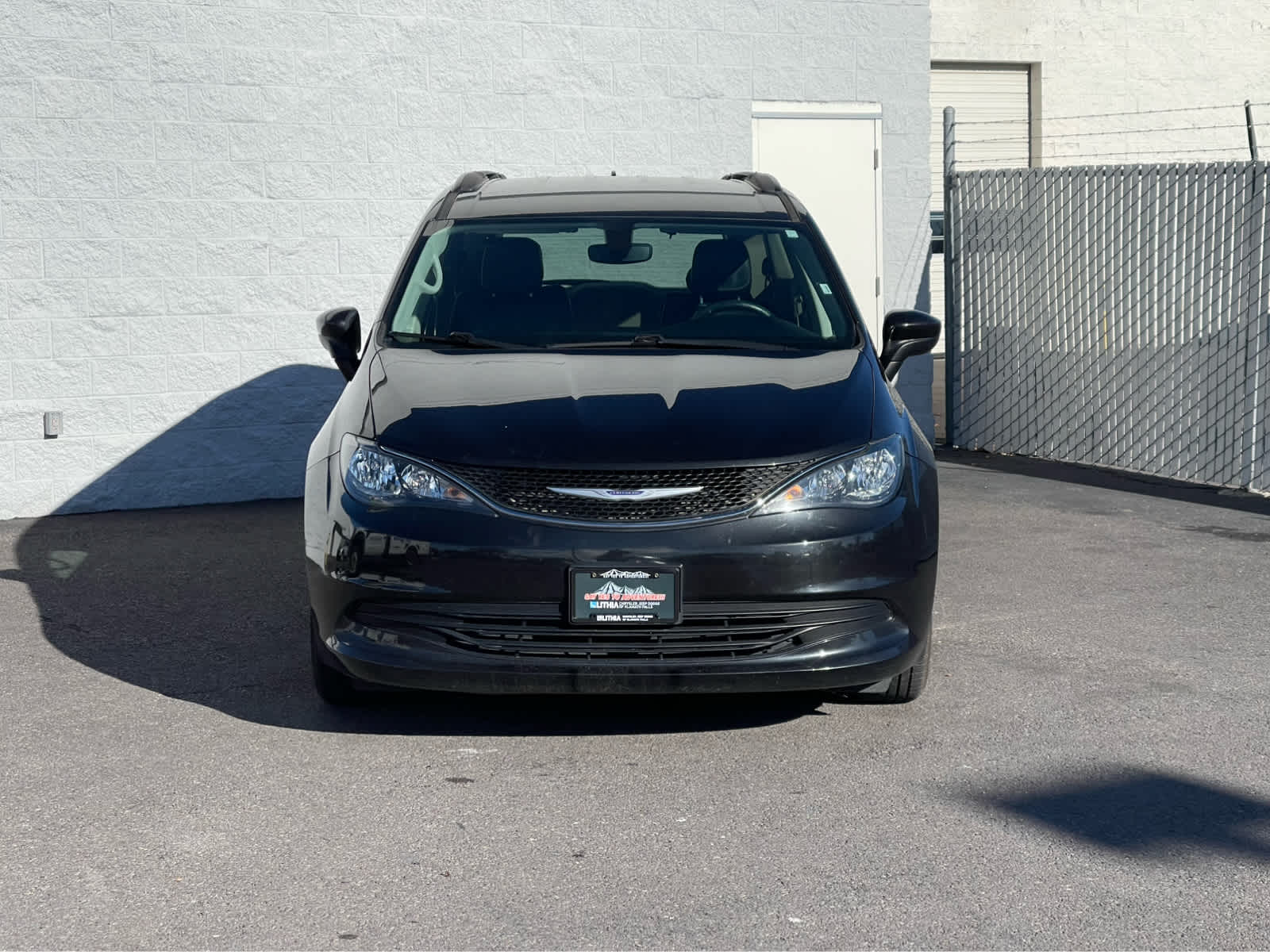 Thumbnail: 2020 Chrysler Voyager - 3