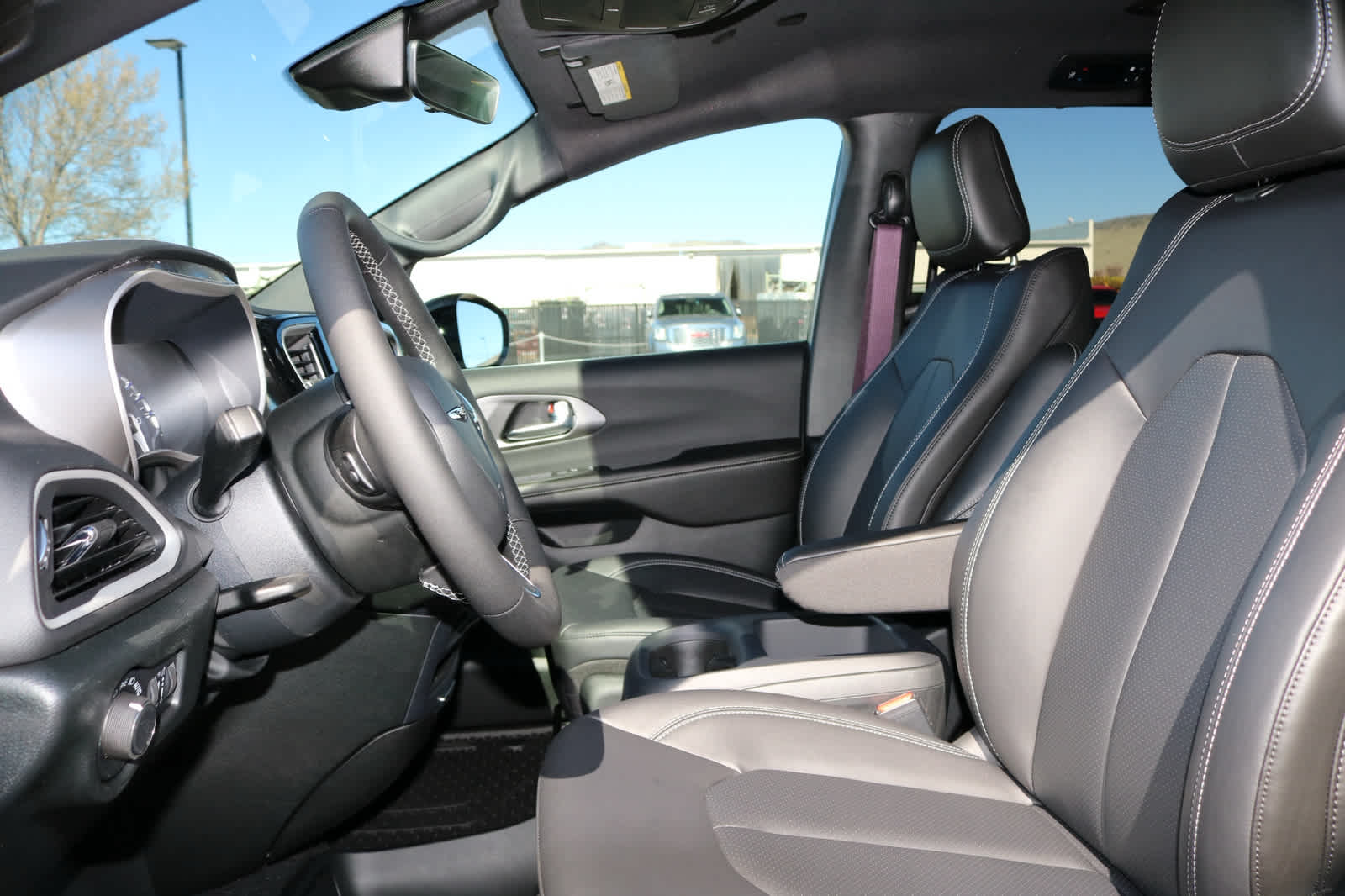 Thumbnail: 2026 Chrysler Voyager - 26