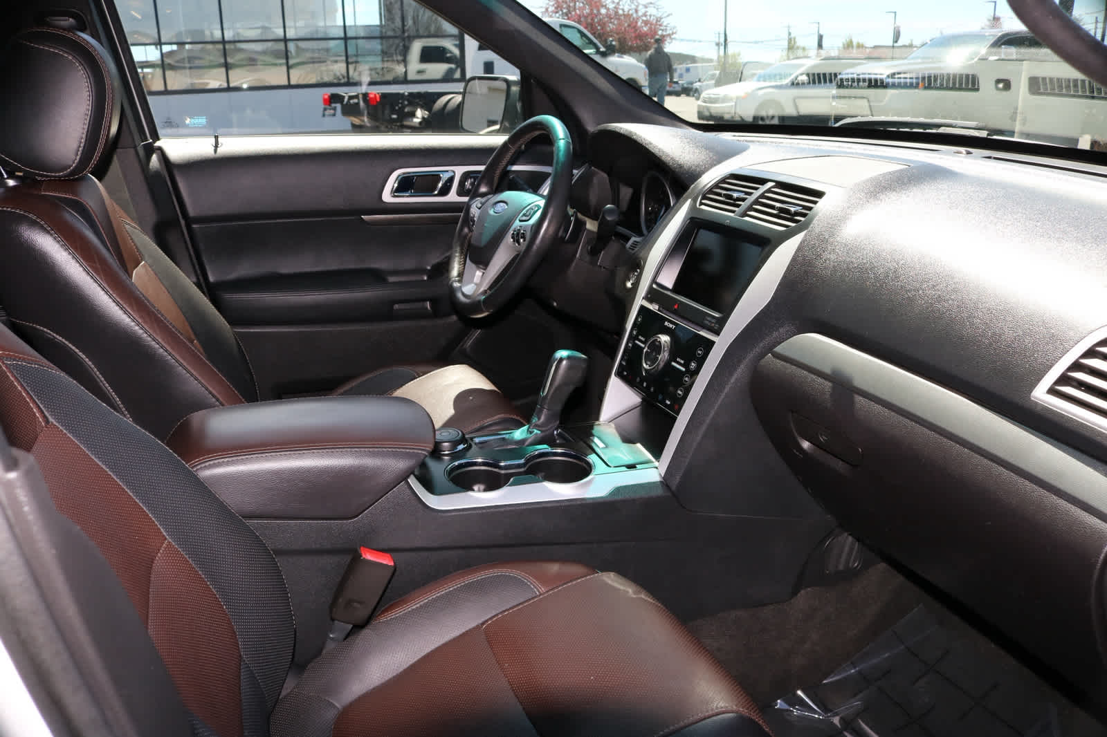 Thumbnail: 2015 Ford Explorer - 21