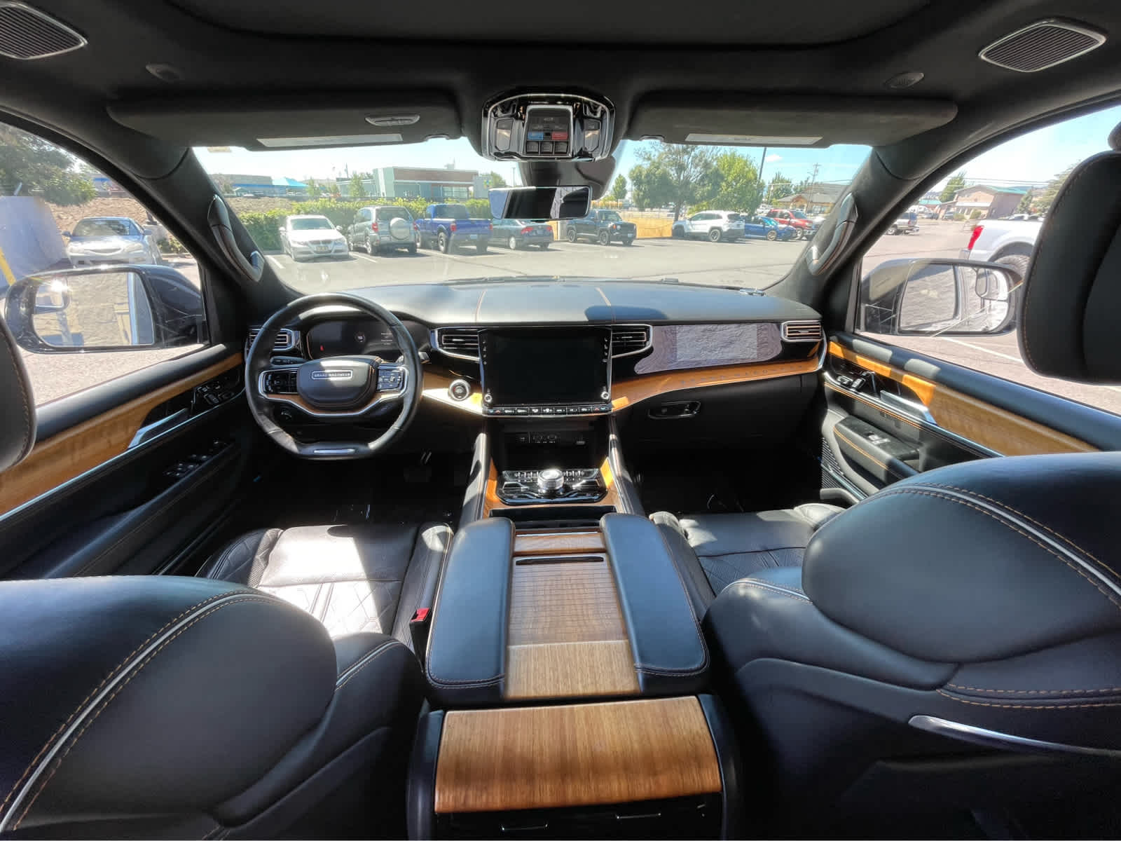 Thumbnail: 2022 Jeep Grand Wagoneer - 12