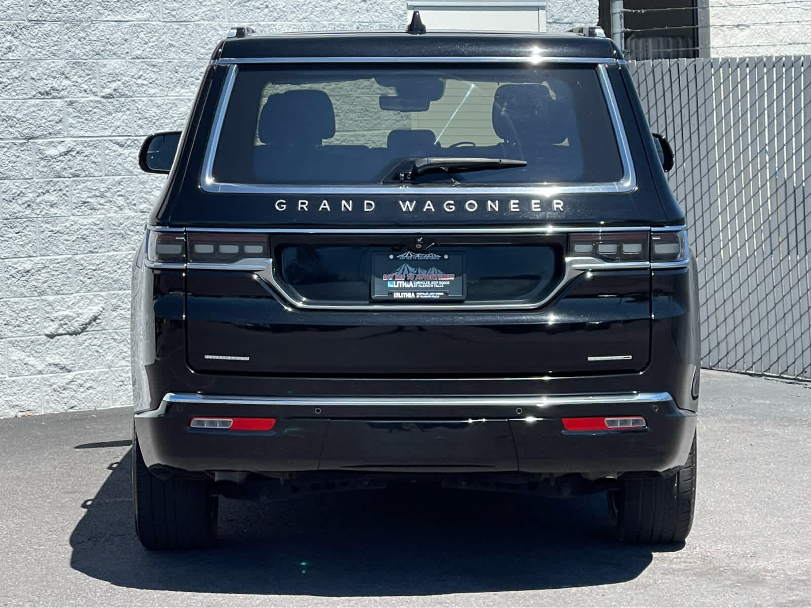 Thumbnail: 2022 Jeep Grand Wagoneer - 6