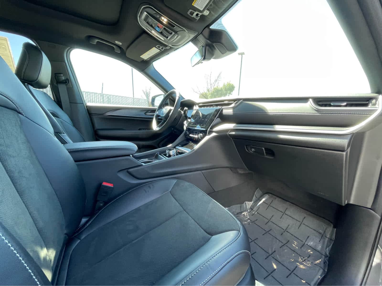 Thumbnail: 2025 Jeep Grand Cherokee - 28