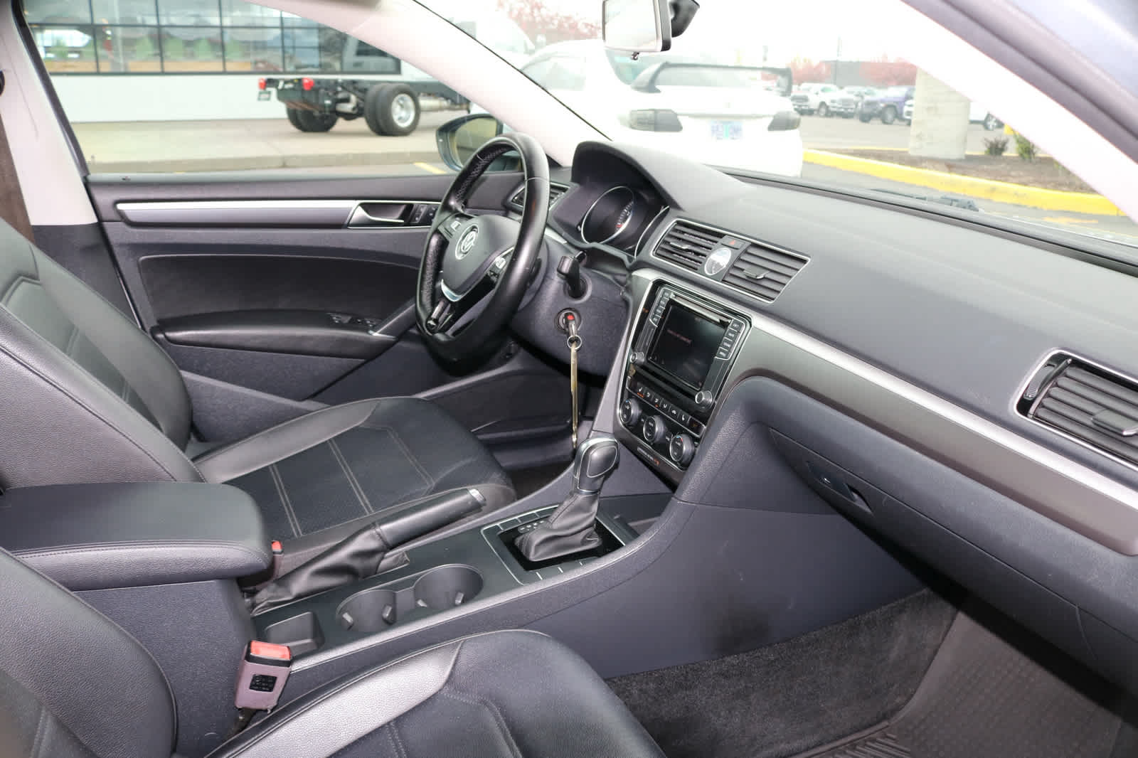 Thumbnail: 2017 Volkswagen Passat - 22