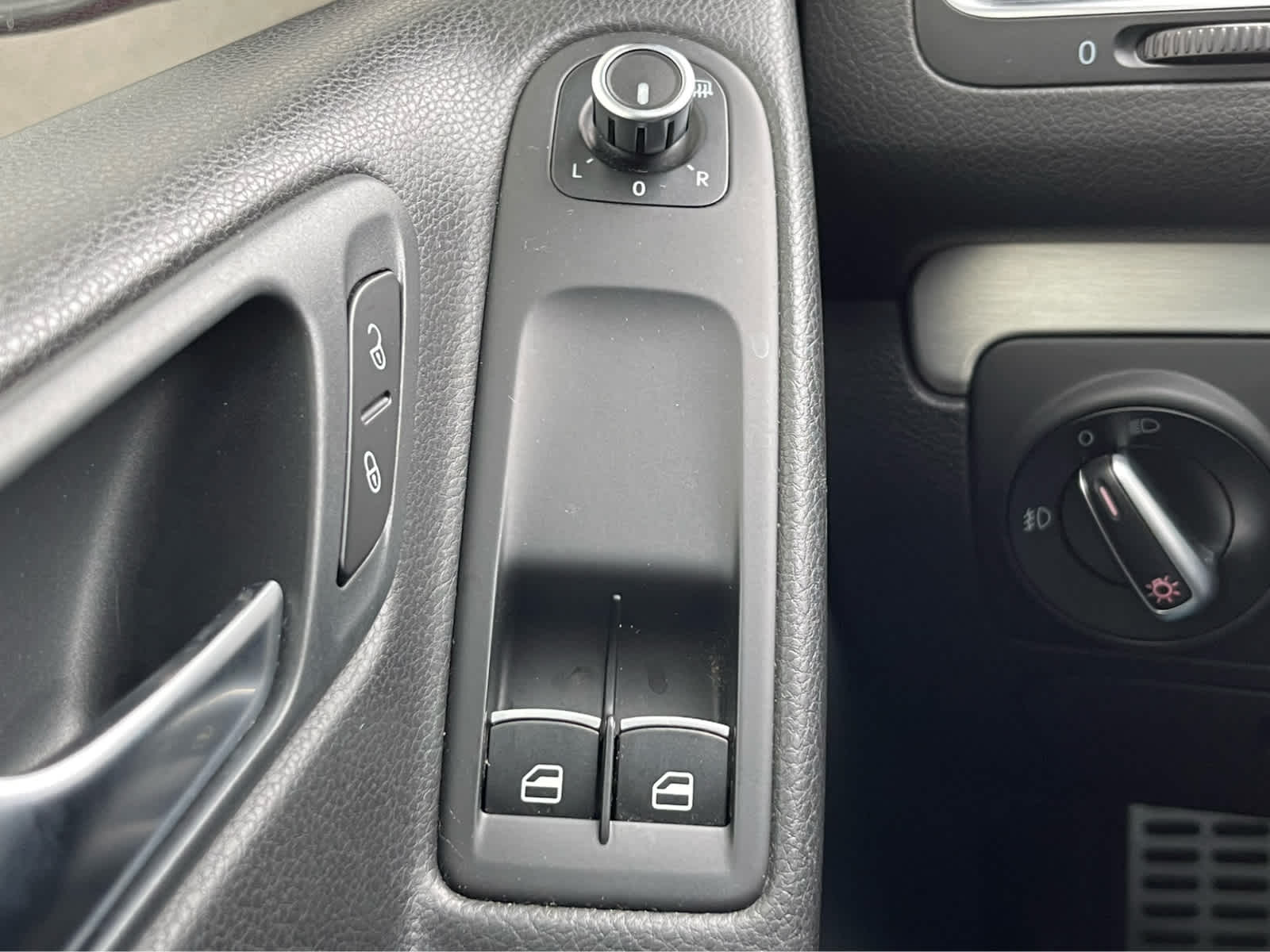 Thumbnail: 2013 Volkswagen Golf - 17