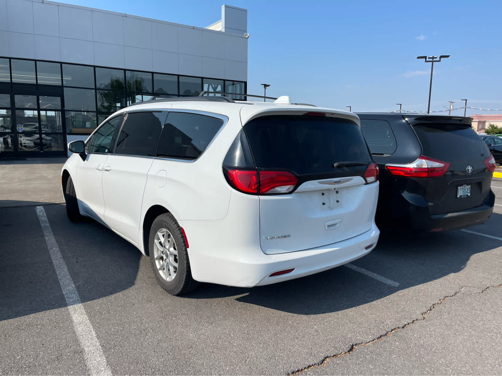 Thumbnail: 2020 Chrysler Voyager - 6