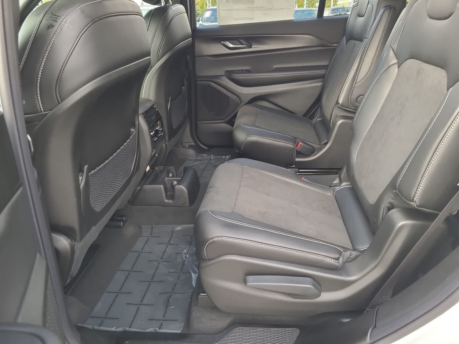 Thumbnail: 2025 Jeep Grand Cherokee - 21