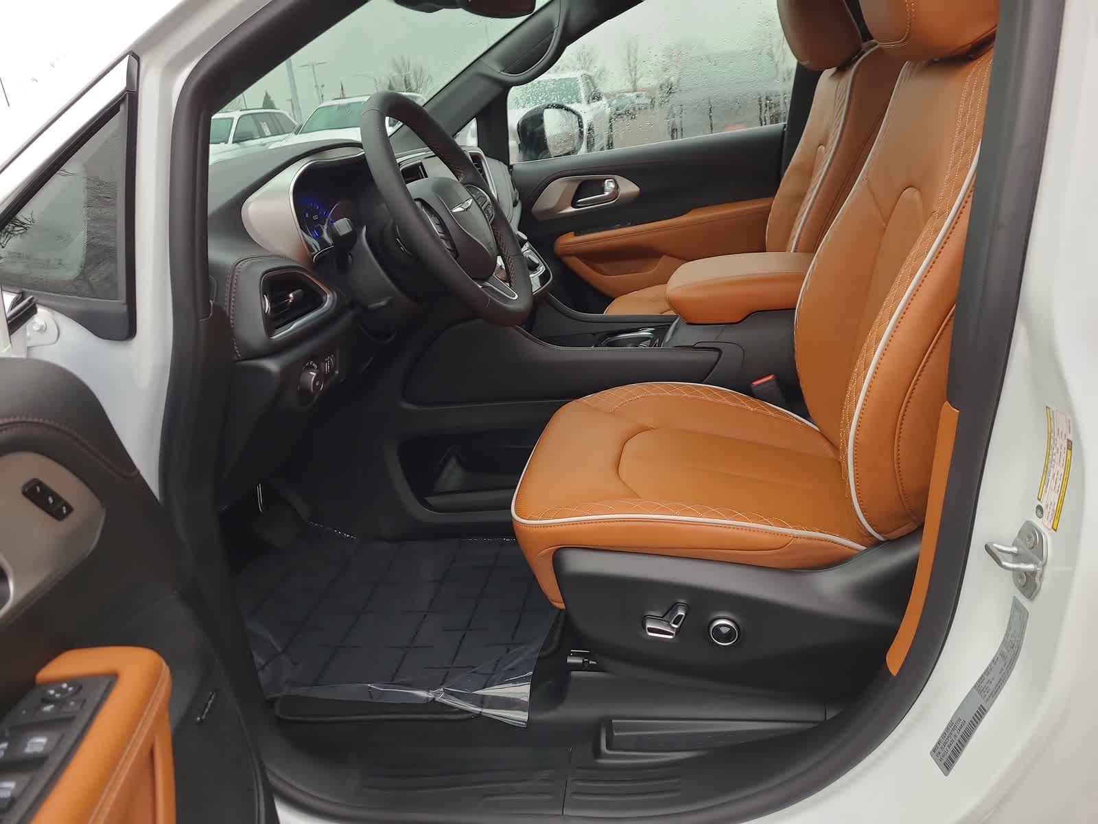 Thumbnail: 2026 Chrysler Pacifica - 19