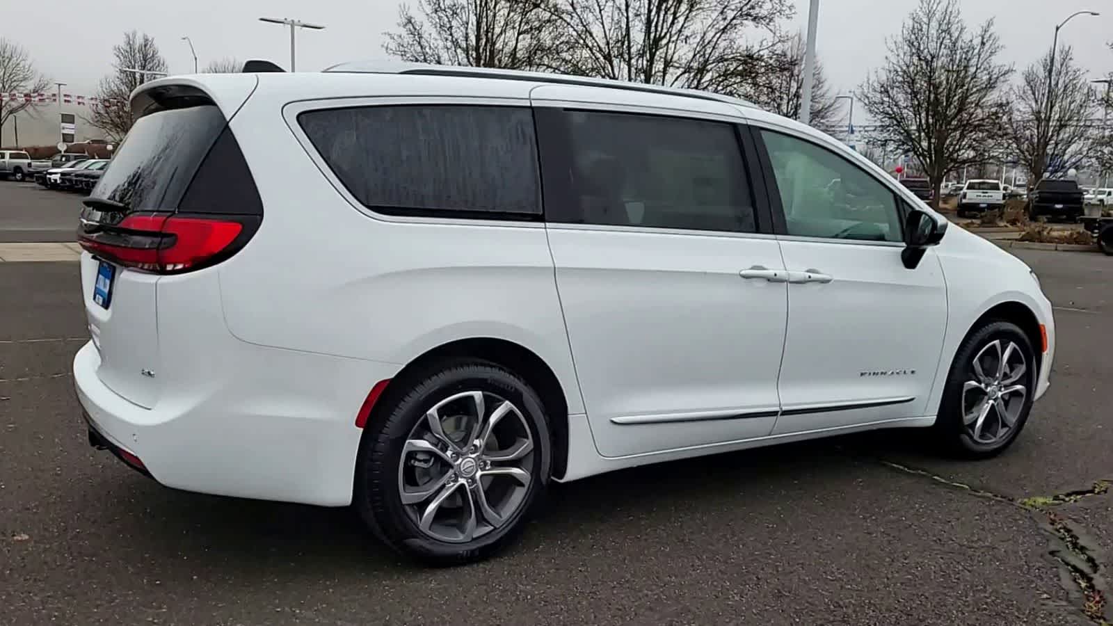 Thumbnail: 2026 Chrysler Pacifica - 8