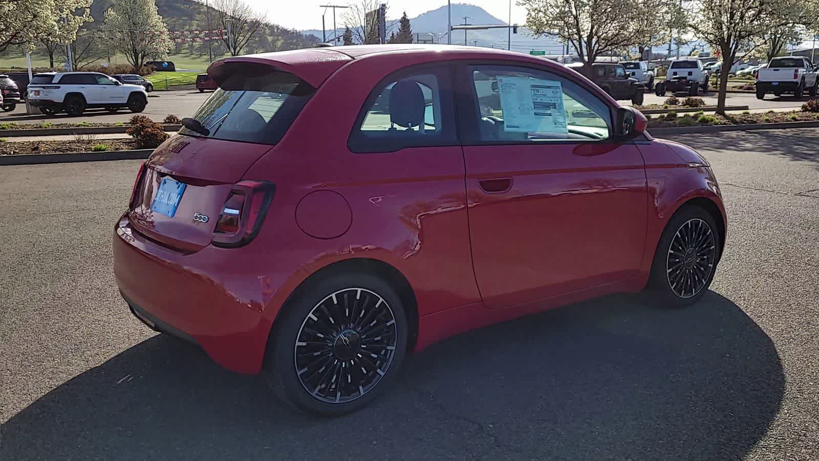 Thumbnail: 2024 Fiat 500e - 8