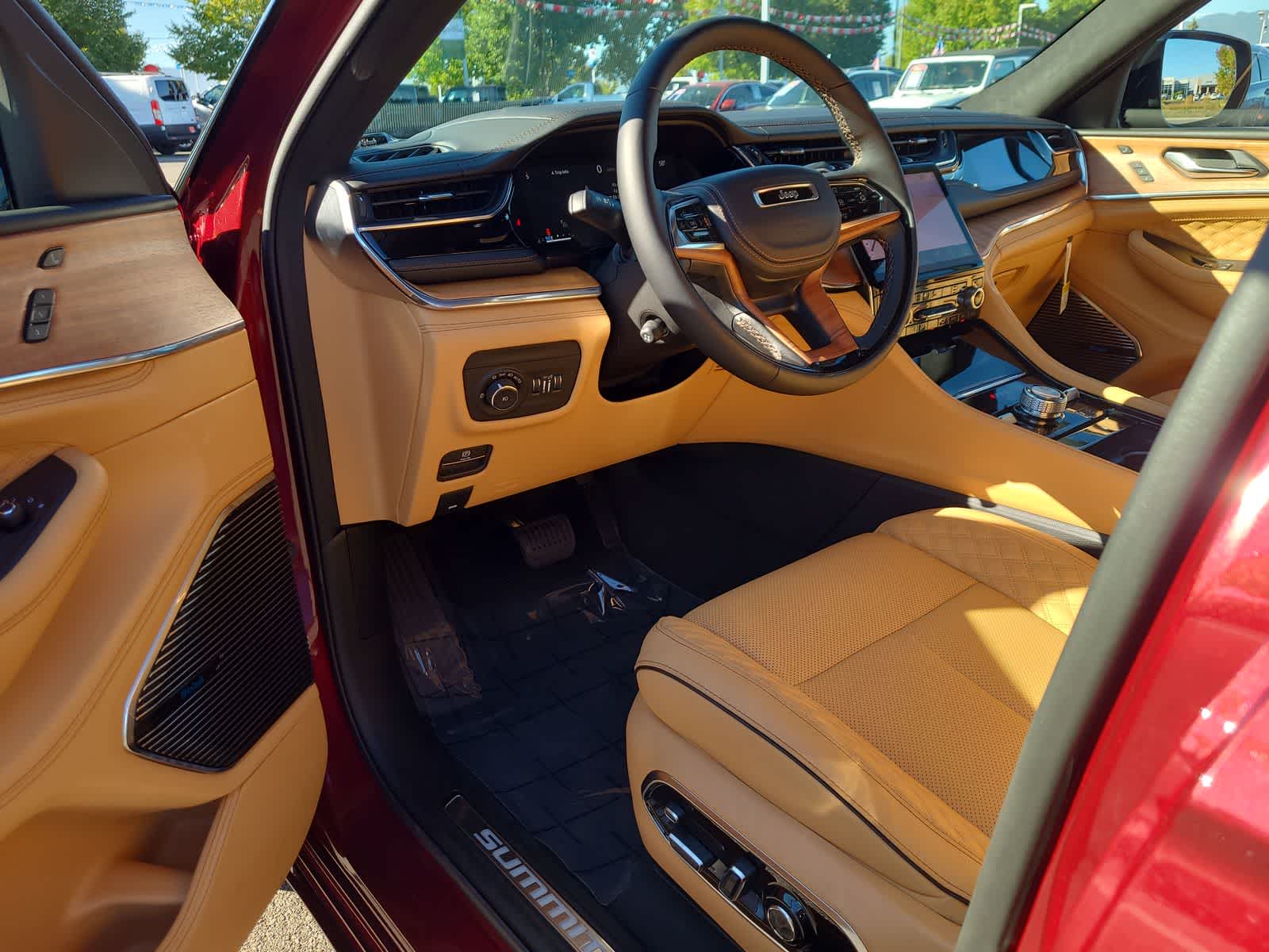 Thumbnail: 2025 Jeep Grand Cherokee - 10