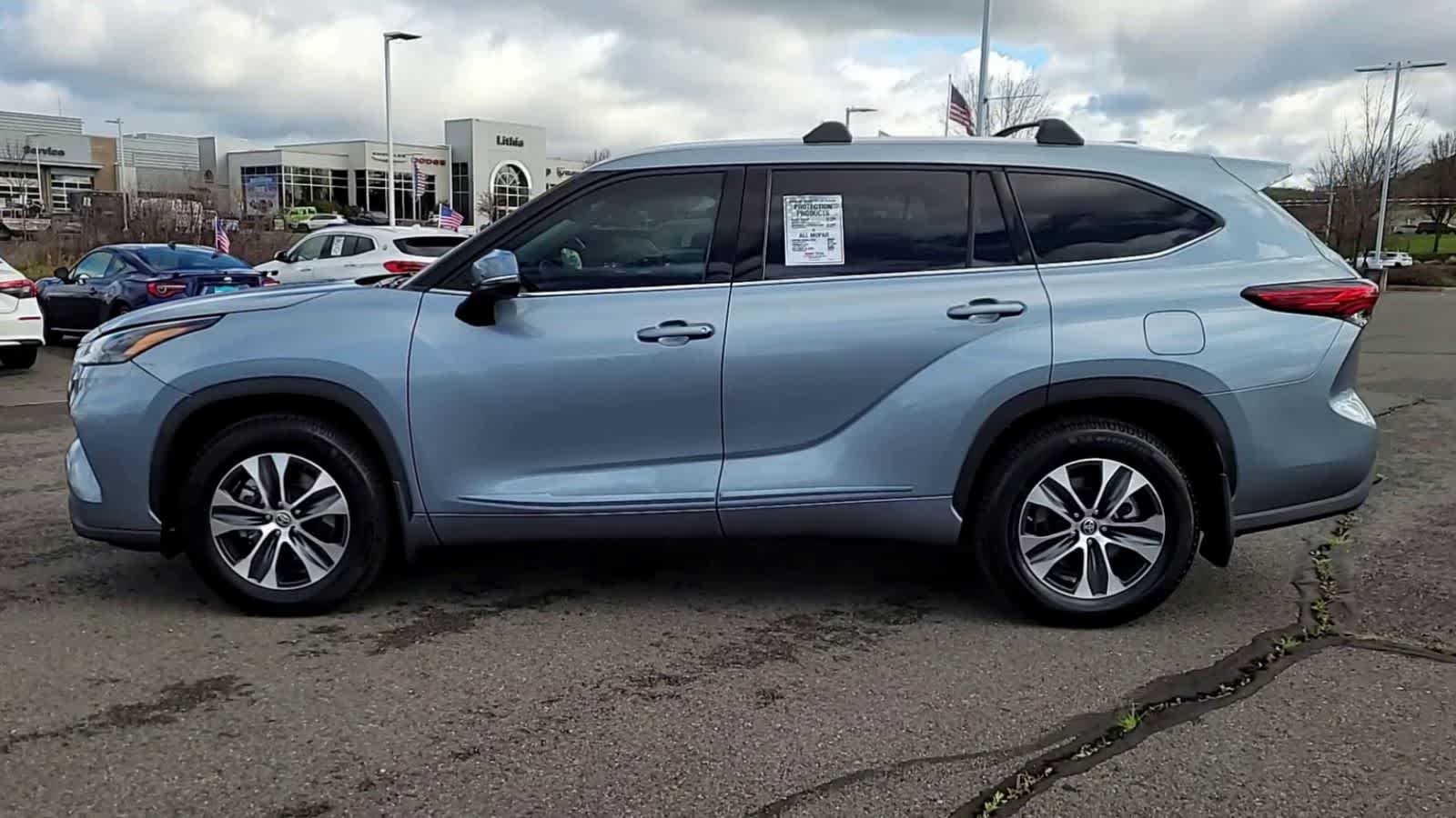 Thumbnail: 2022 Toyota Highlander - 5