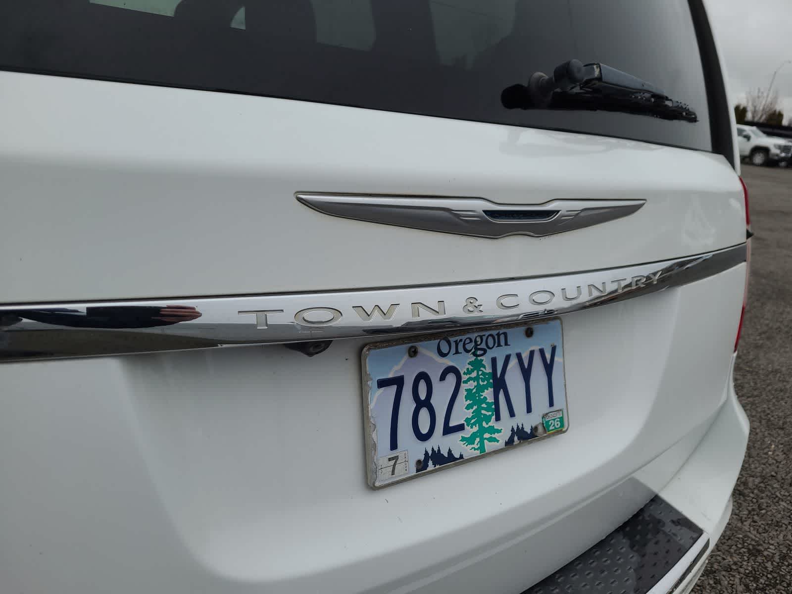 Thumbnail: 2015 Chrysler Town & Country - 6