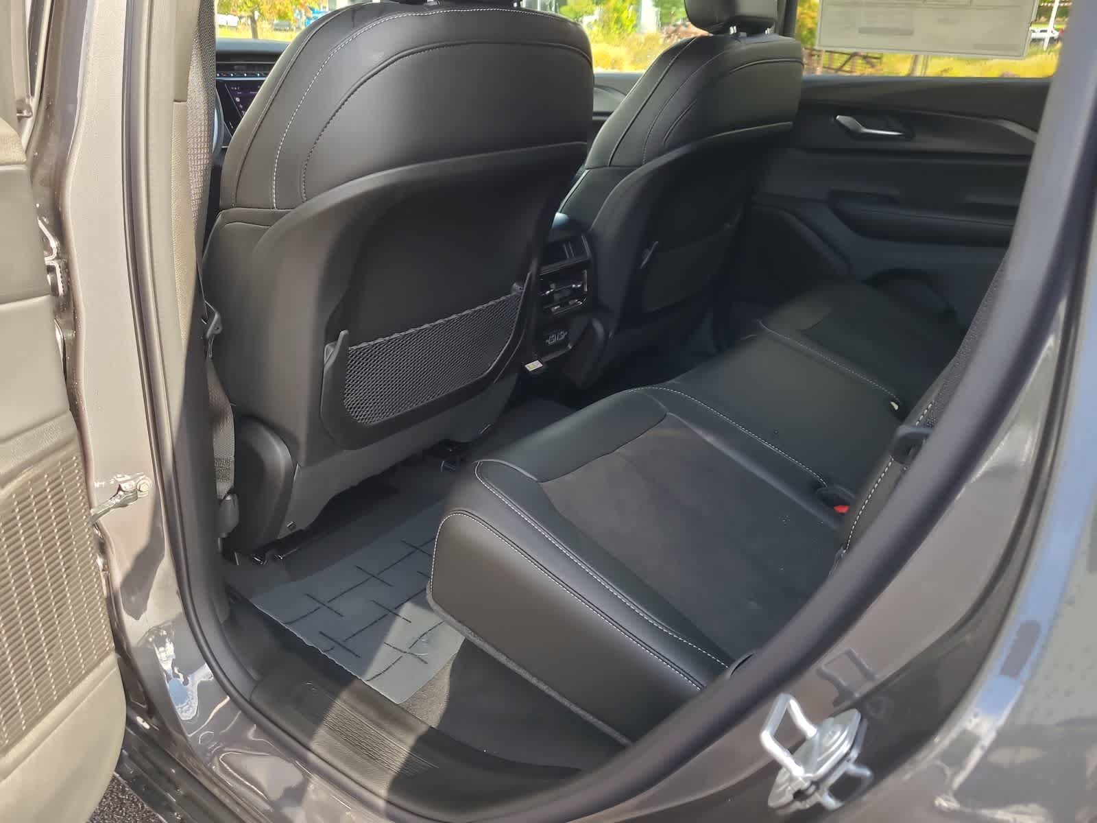 Thumbnail: 2025 Jeep Grand Cherokee - 20