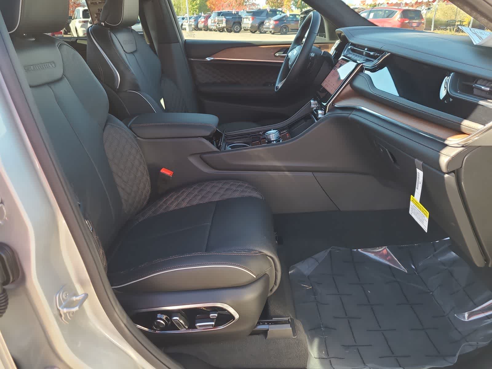 Thumbnail: 2025 Jeep Grand Cherokee - 22