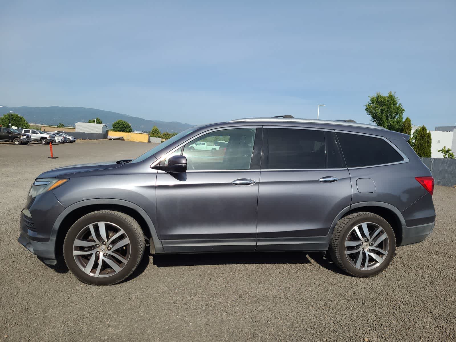 2016 Honda Pilot Touring photo 2