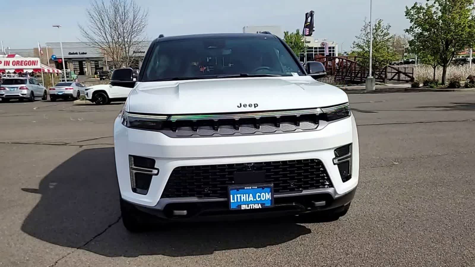 Thumbnail: 2026 Jeep Grand Wagoneer - 3