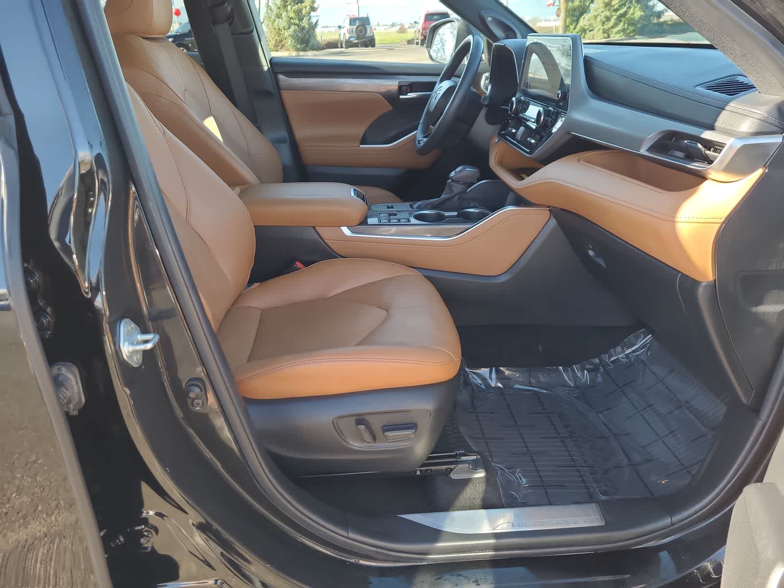 Thumbnail: 2024 Toyota Highlander - 22