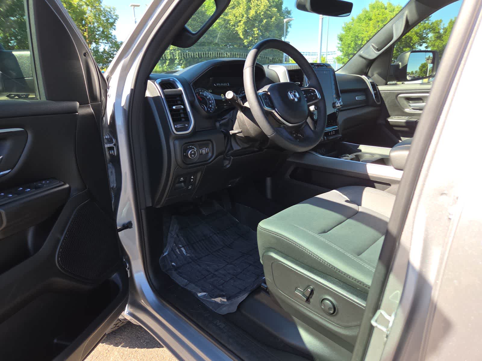 Thumbnail: 2025 RAM 1500 - 9