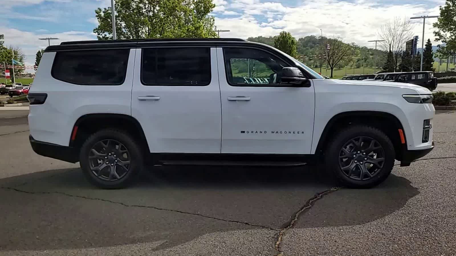 Thumbnail: 2026 Jeep Grand Wagoneer - 9