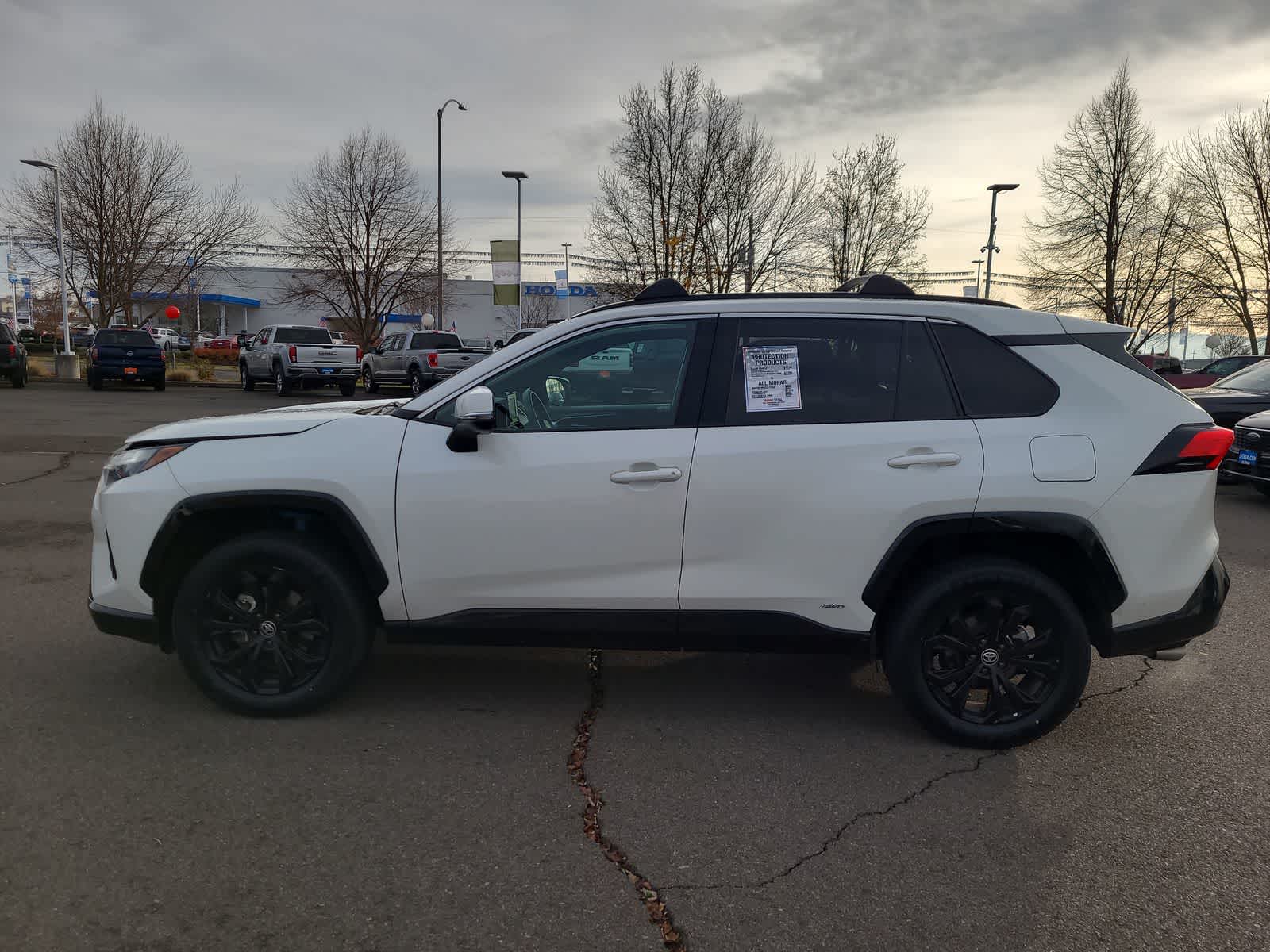 Thumbnail: 2022 Toyota RAV4 - 11