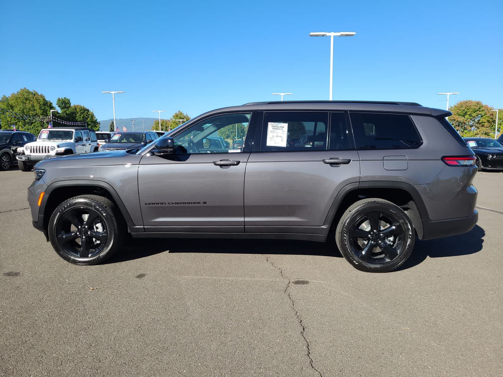 Thumbnail: 2025 Jeep Grand Cherokee - 11