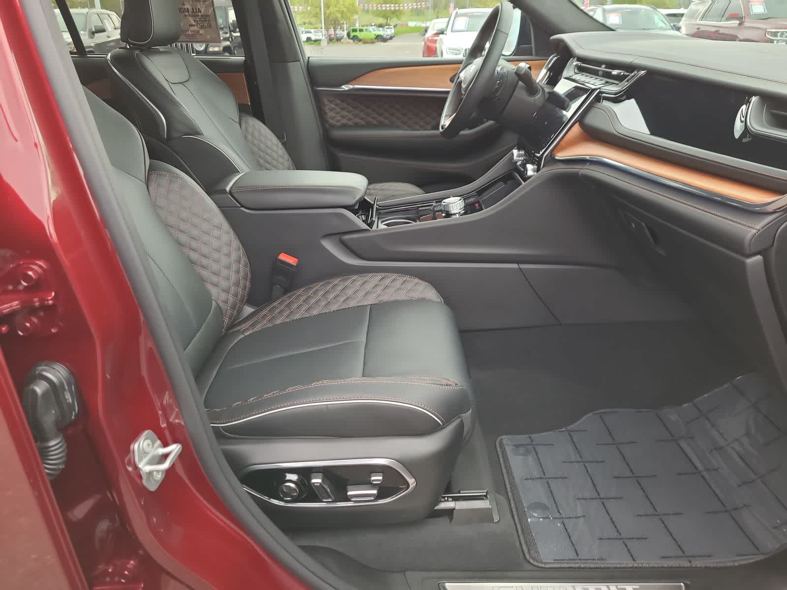 Thumbnail: 2025 Jeep Grand Cherokee - 22