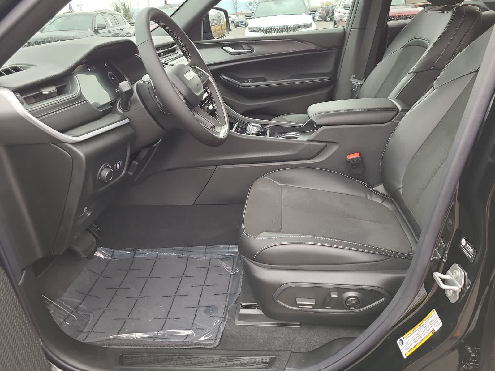 Thumbnail: 2025 Jeep Grand Cherokee - 19