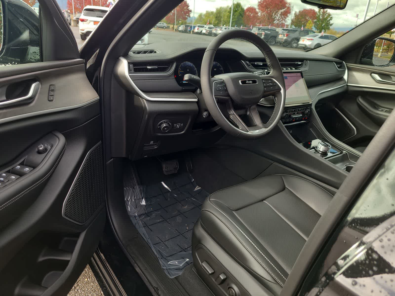 Thumbnail: 2025 Jeep Grand Cherokee - 10