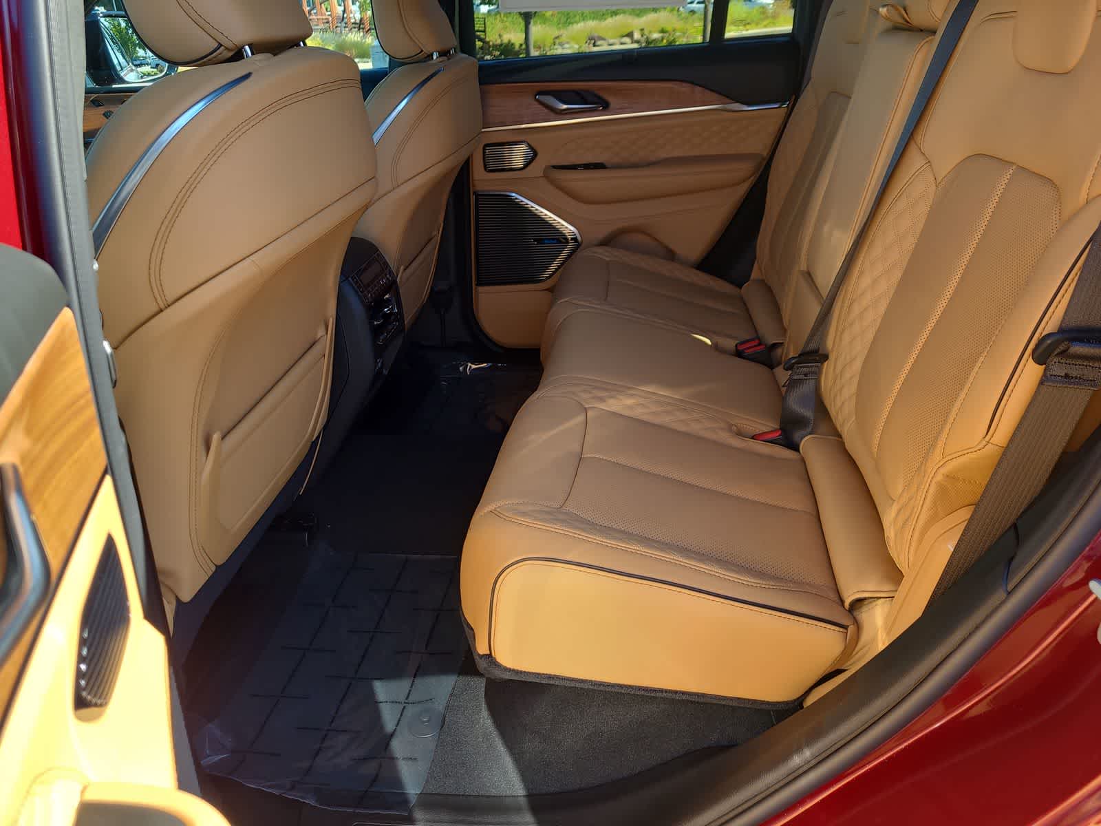 Thumbnail: 2025 Jeep Grand Cherokee - 21