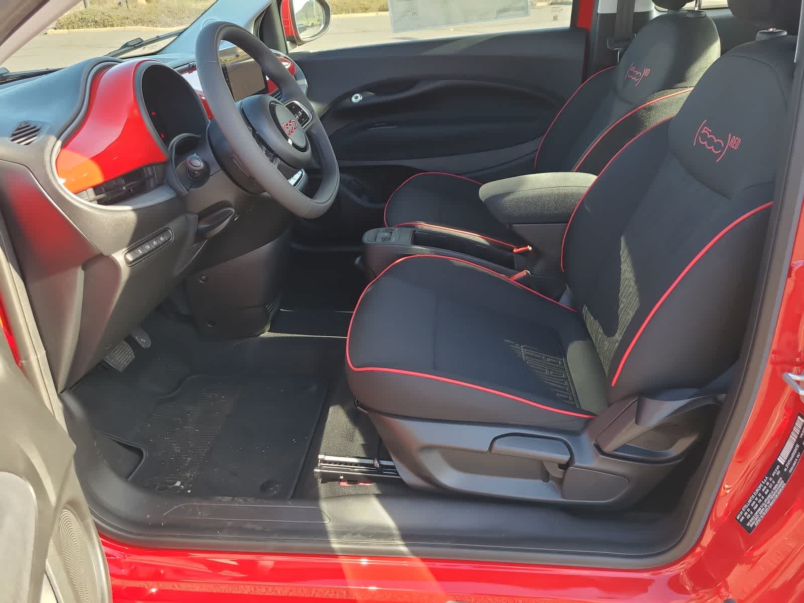 Thumbnail: 2024 Fiat 500e - 19