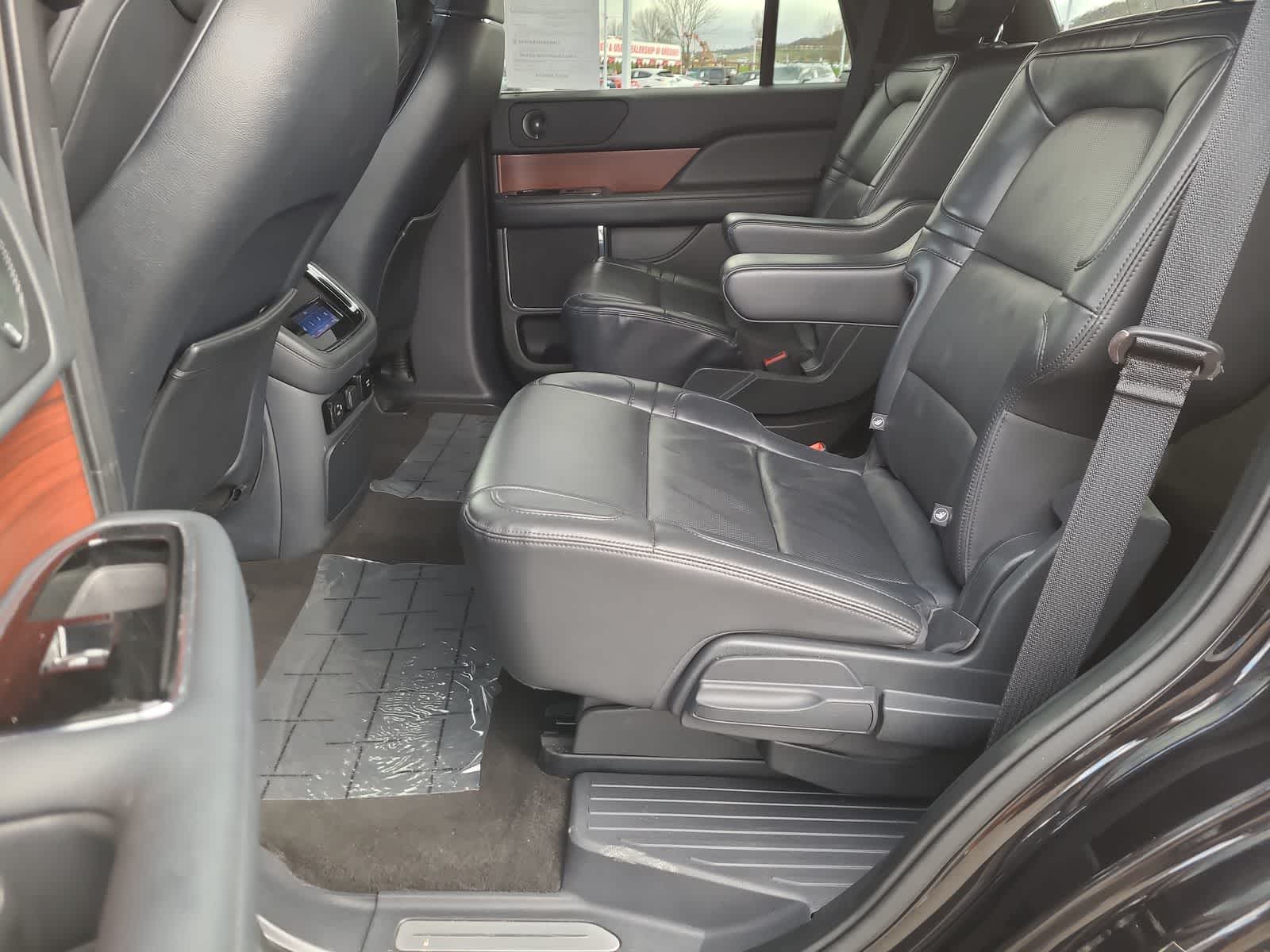 Thumbnail: 2023 Lincoln Navigator - 21