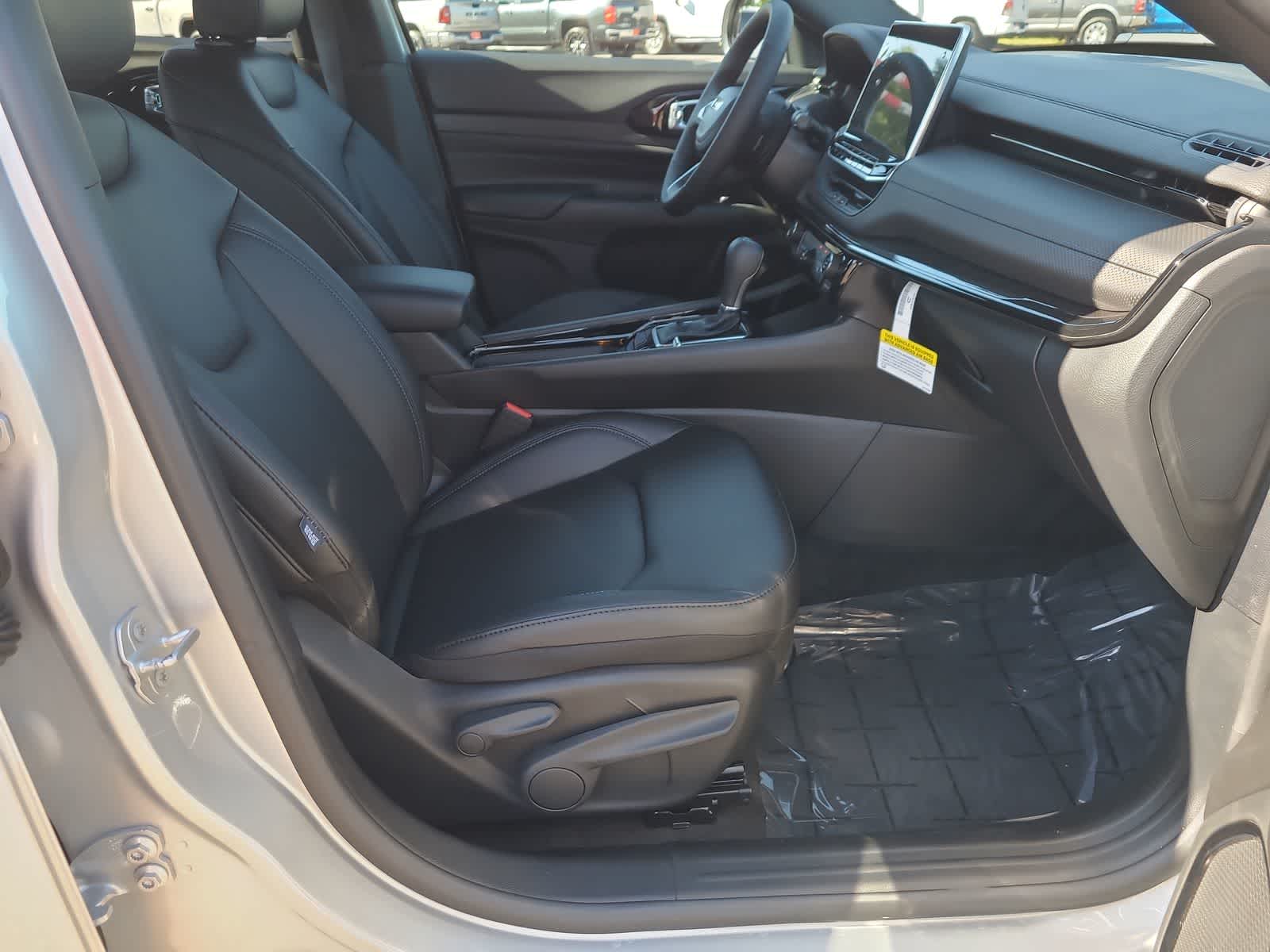 Thumbnail: 2025 Jeep Compass - 22