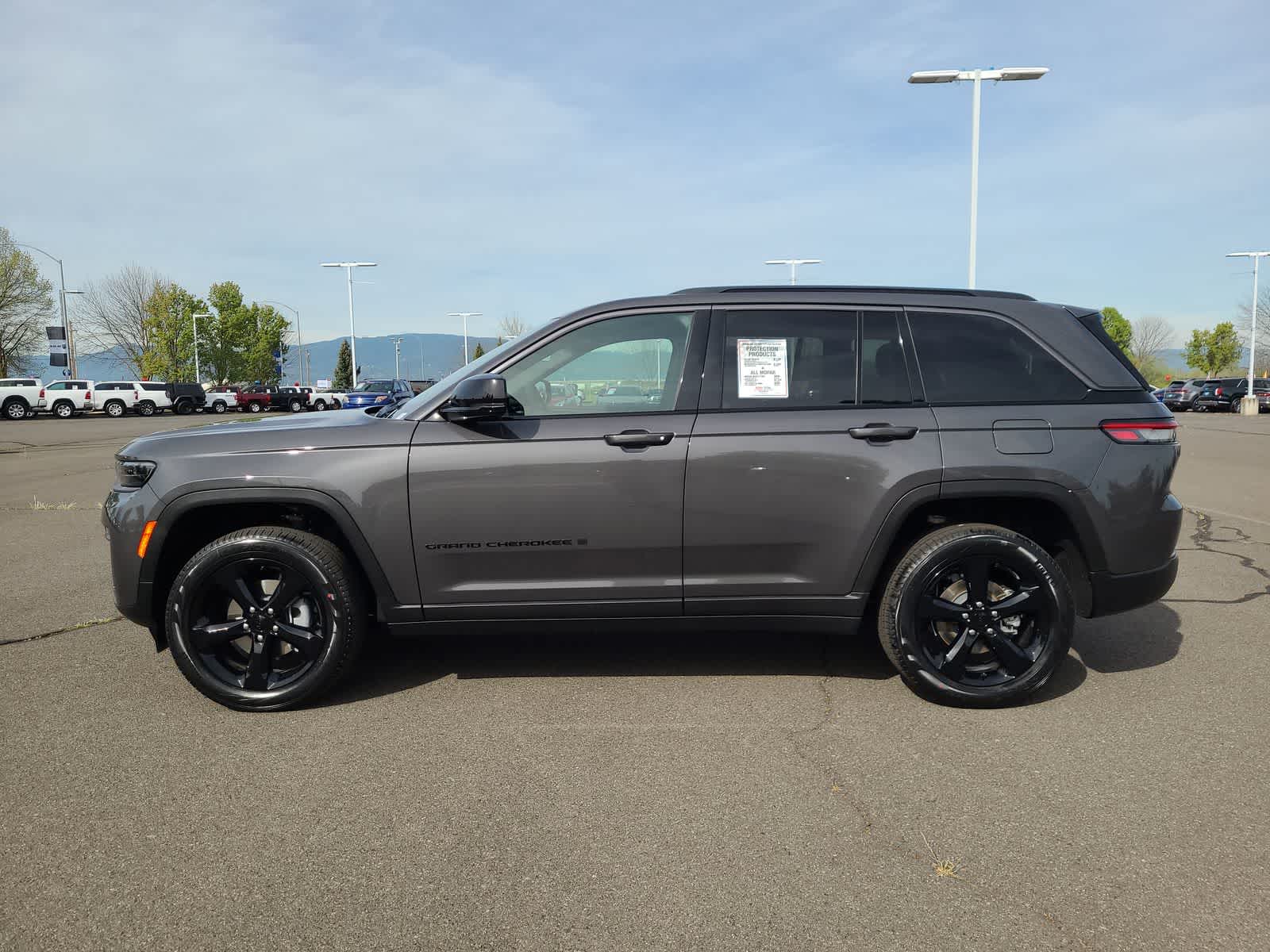 Thumbnail: 2026 Jeep Grand Cherokee - 11