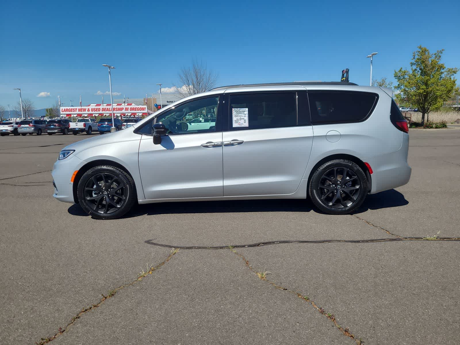 Thumbnail: 2026 Chrysler Pacifica - 11