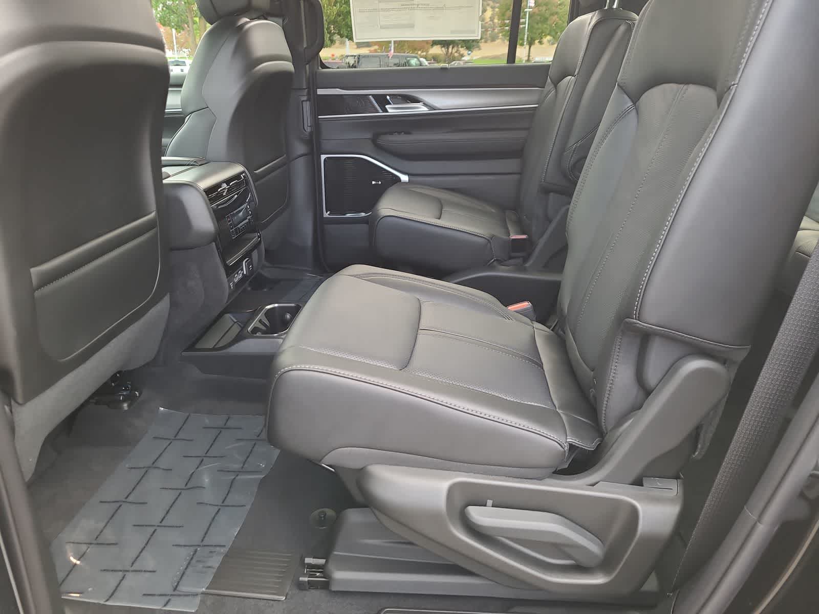 Thumbnail: 2025 Jeep Wagoneer - 21