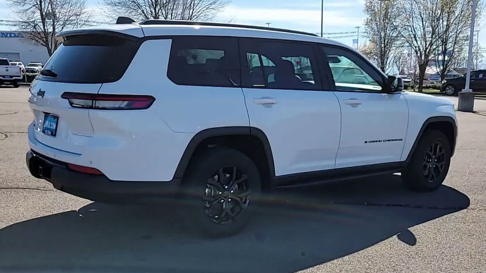 Thumbnail: 2024 Jeep Grand Cherokee L - 8