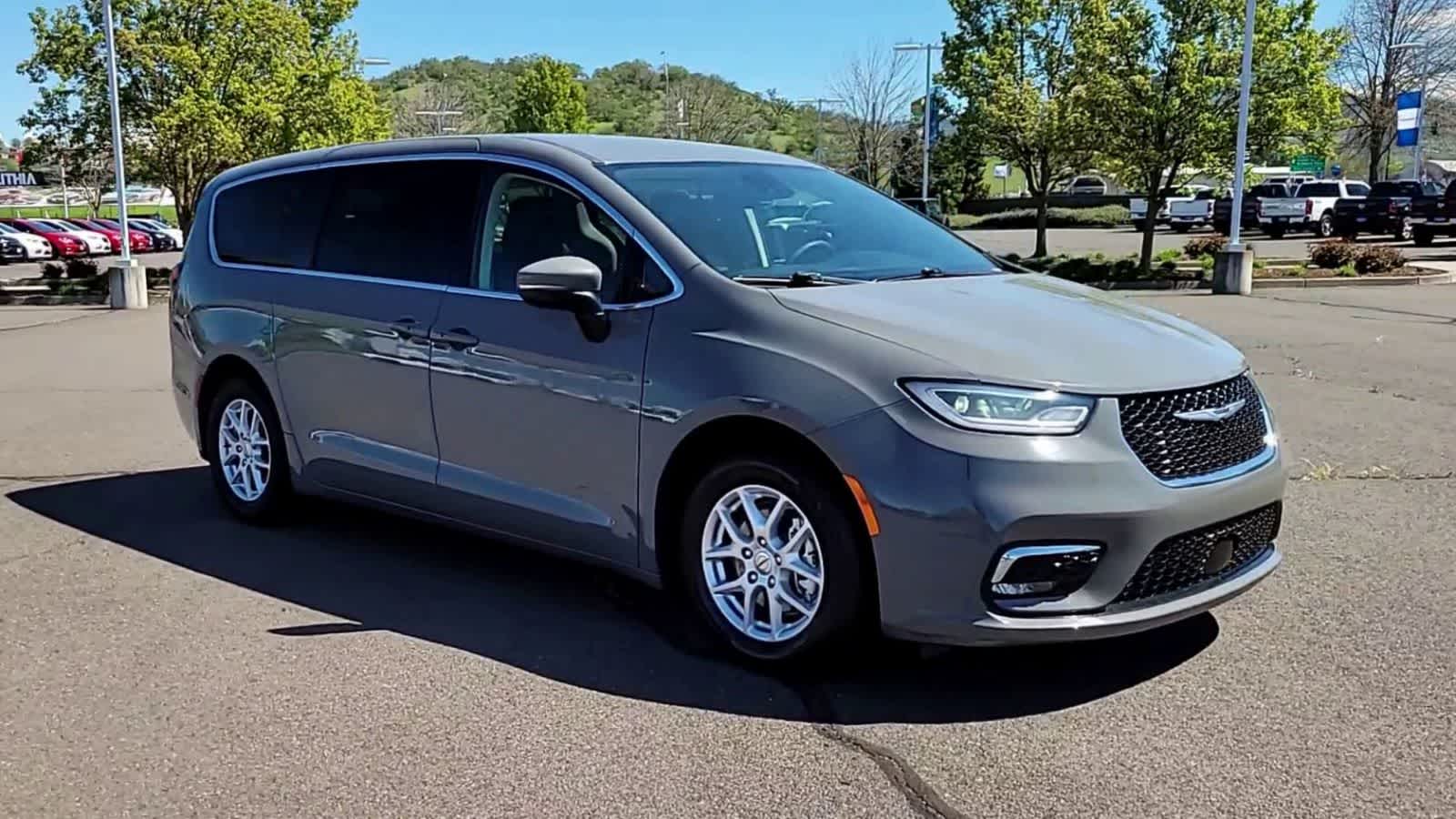 Thumbnail: 2023 Chrysler Pacifica - 2
