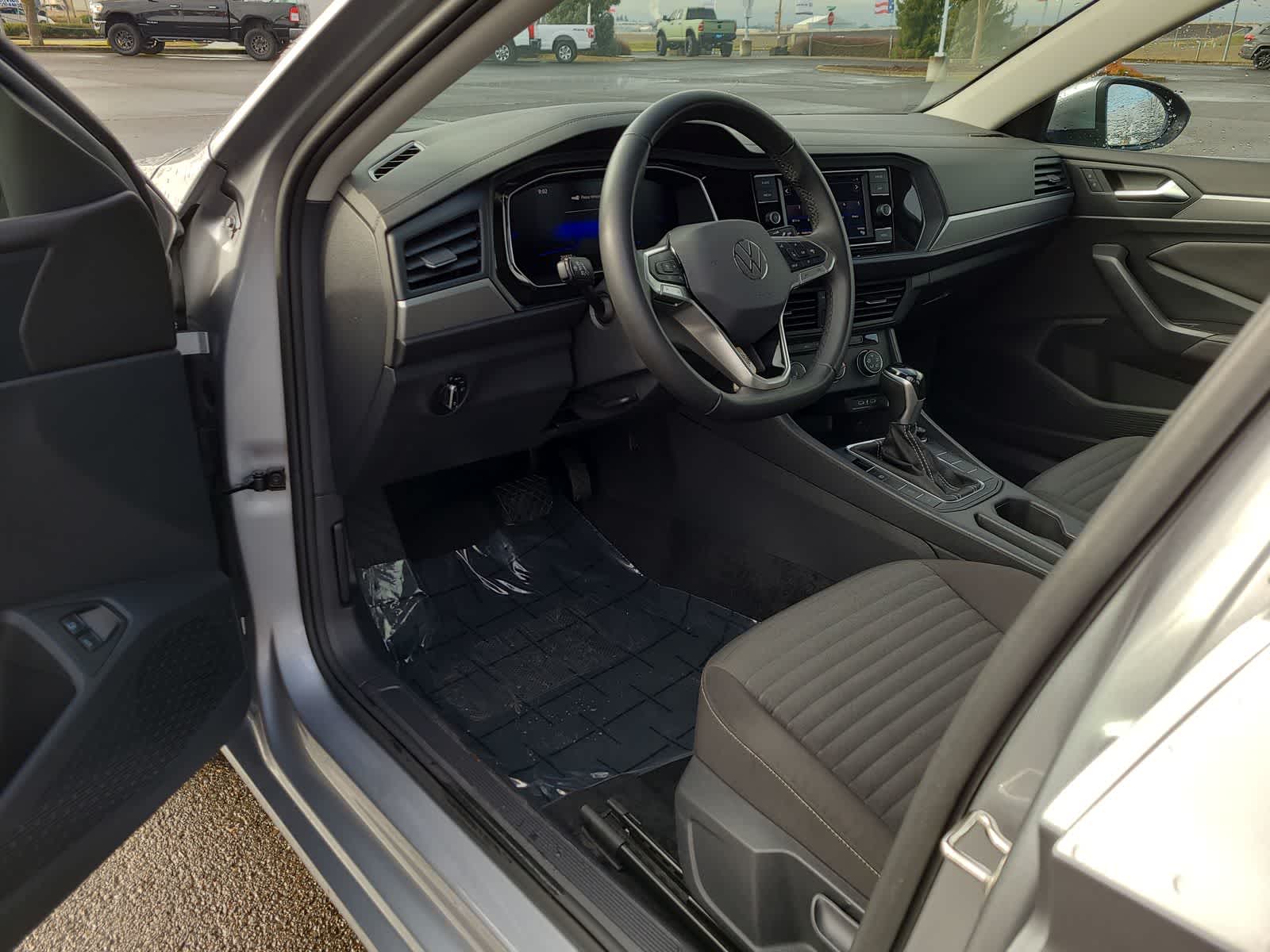 Thumbnail: 2024 Volkswagen Jetta - 10