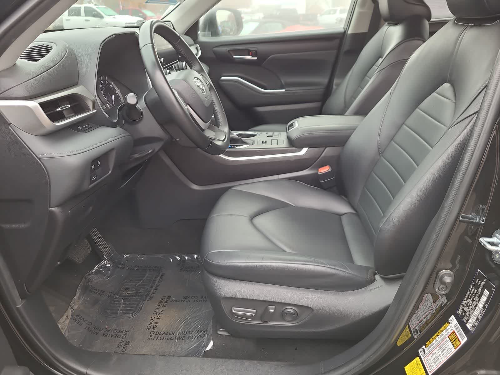 Thumbnail: 2023 Toyota Highlander - 19