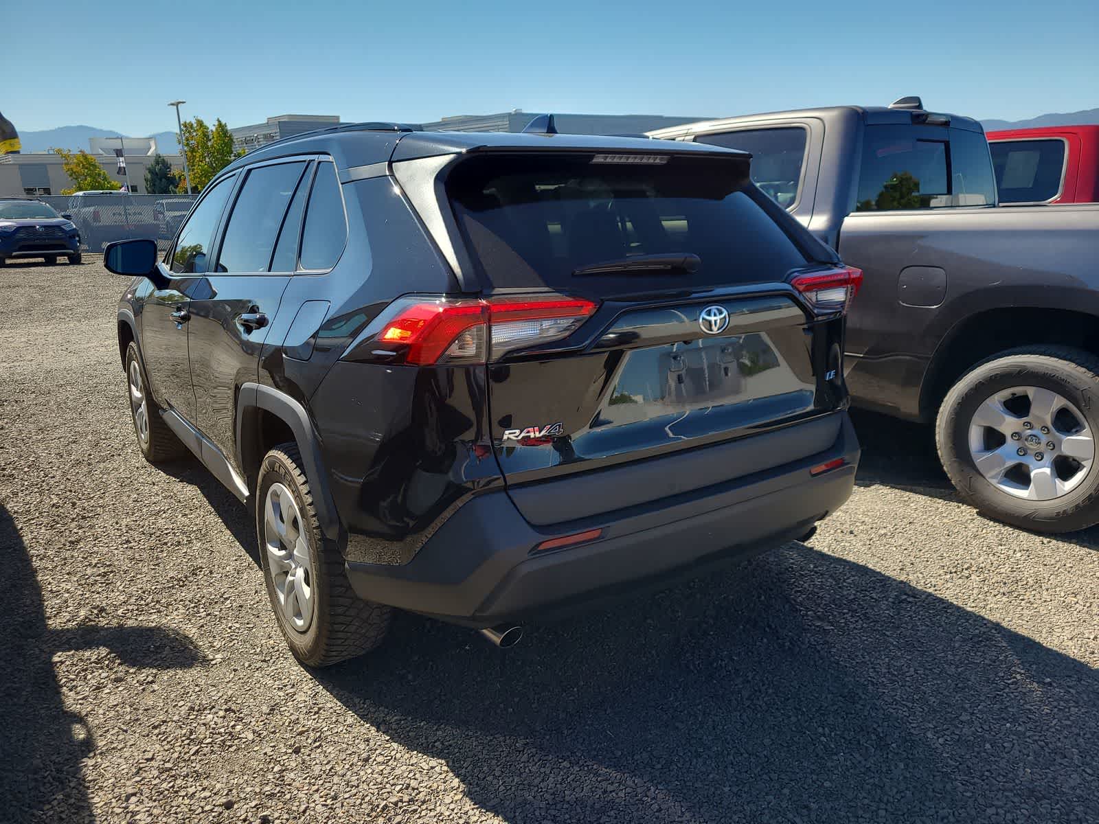 2021 Toyota RAV4 LE photo 3