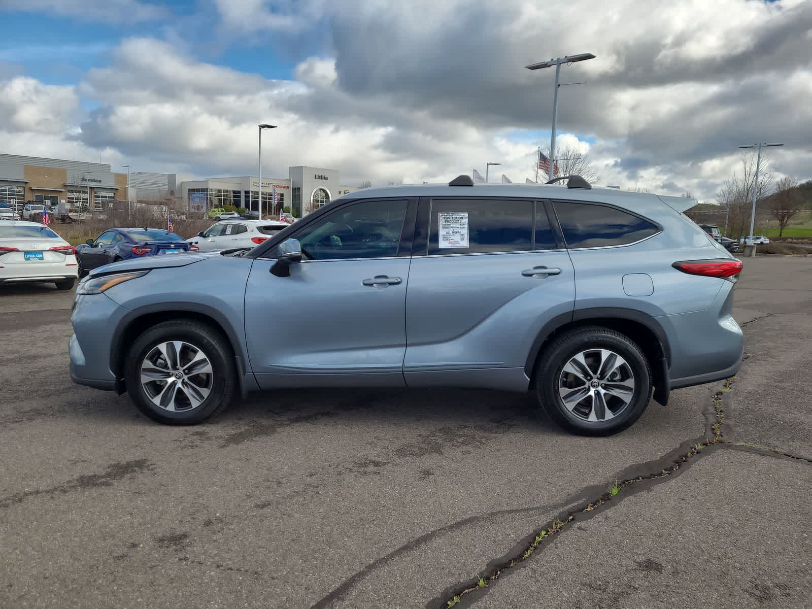 Thumbnail: 2022 Toyota Highlander - 11