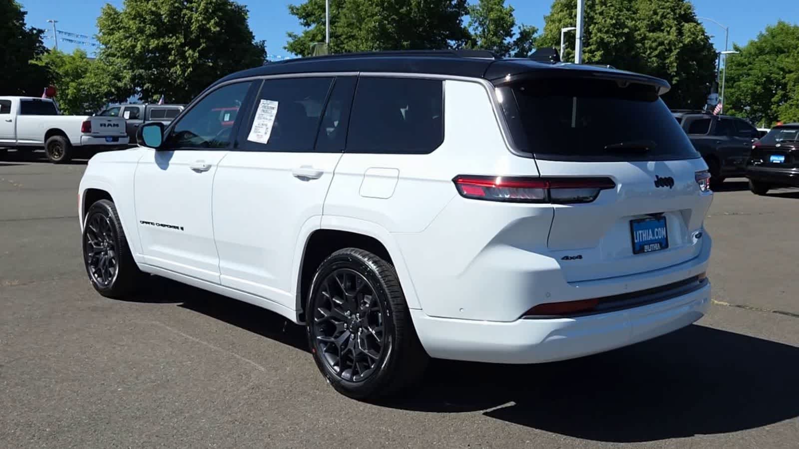 Thumbnail: 2026 Jeep Grand Cherokee - 6