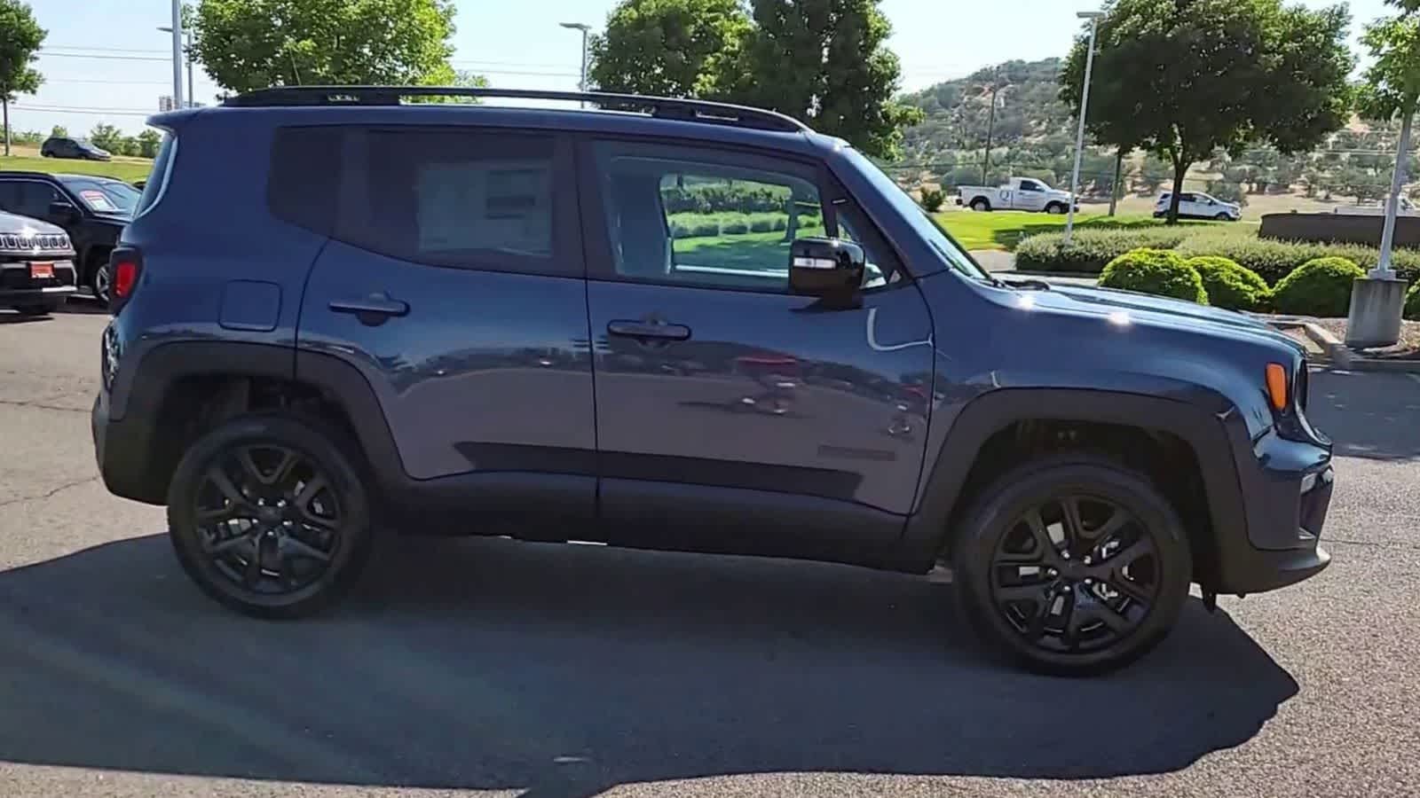 Thumbnail: 2023 Jeep Renegade - 9