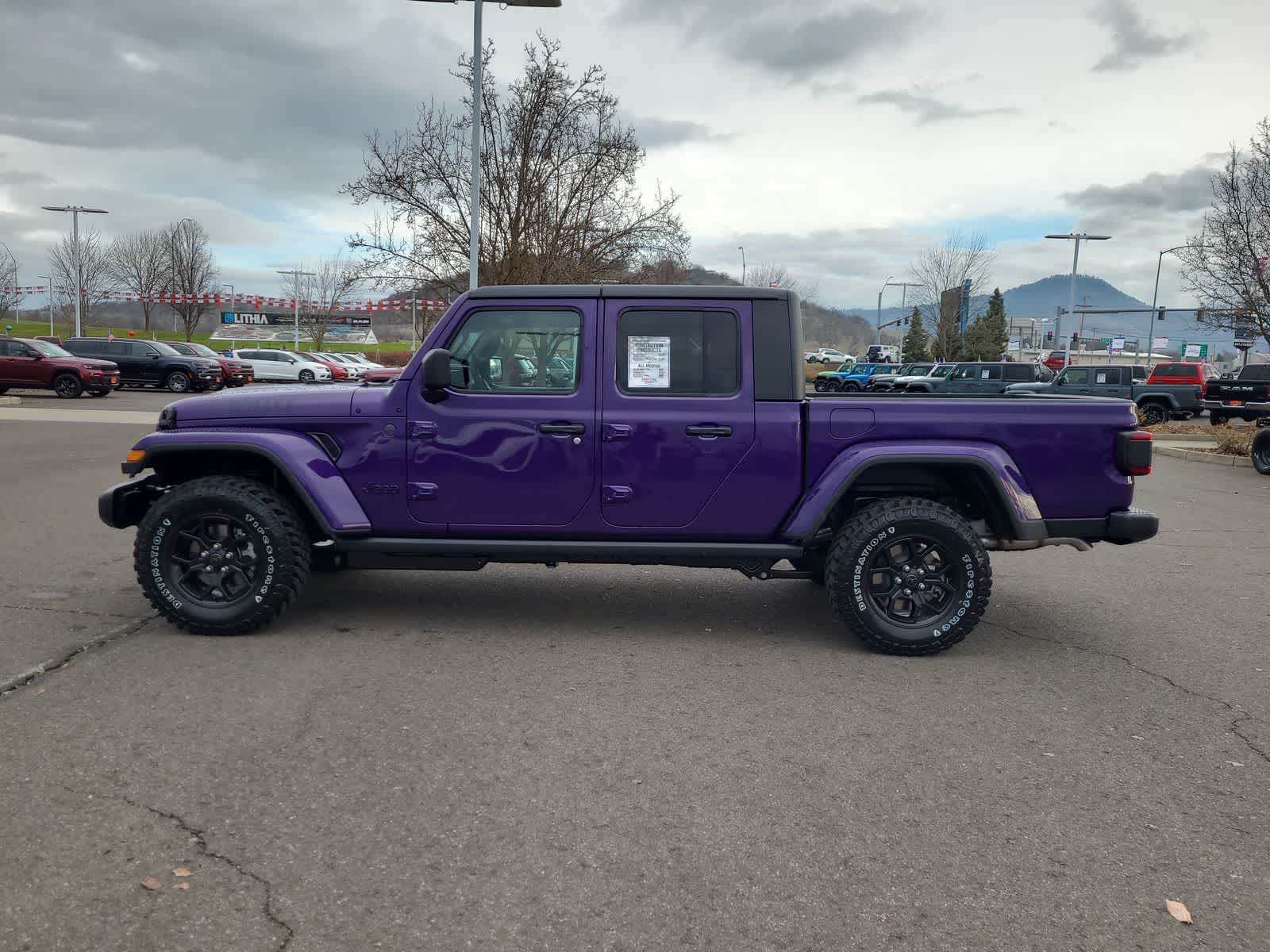 Thumbnail: 2026 Jeep Gladiator - 11