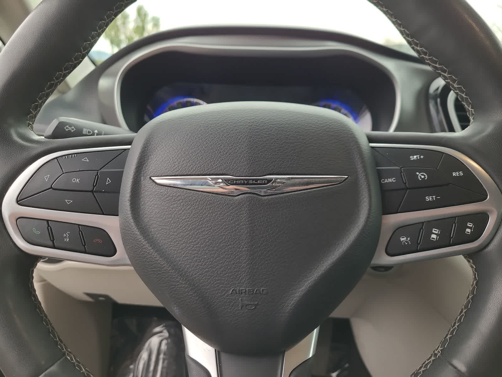 Thumbnail: 2022 Chrysler Pacifica - 23