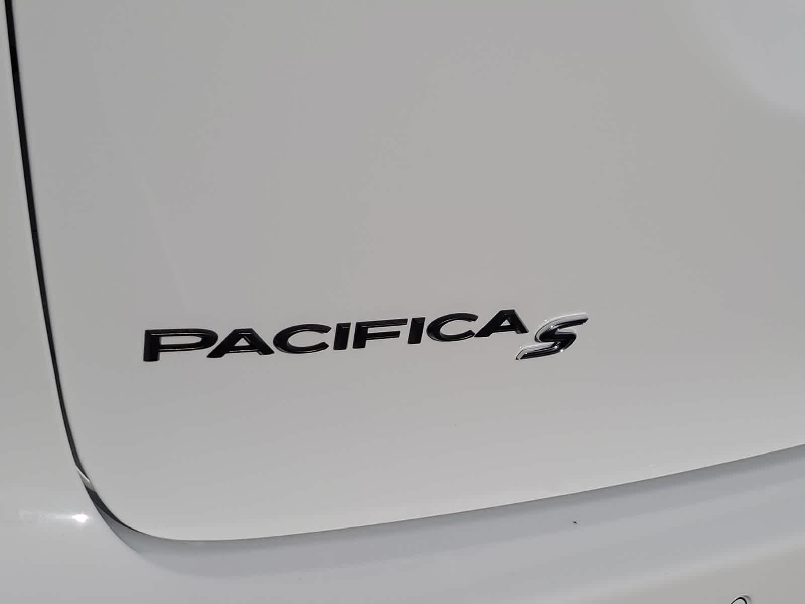 Thumbnail: 2026 Chrysler Pacifica - 15