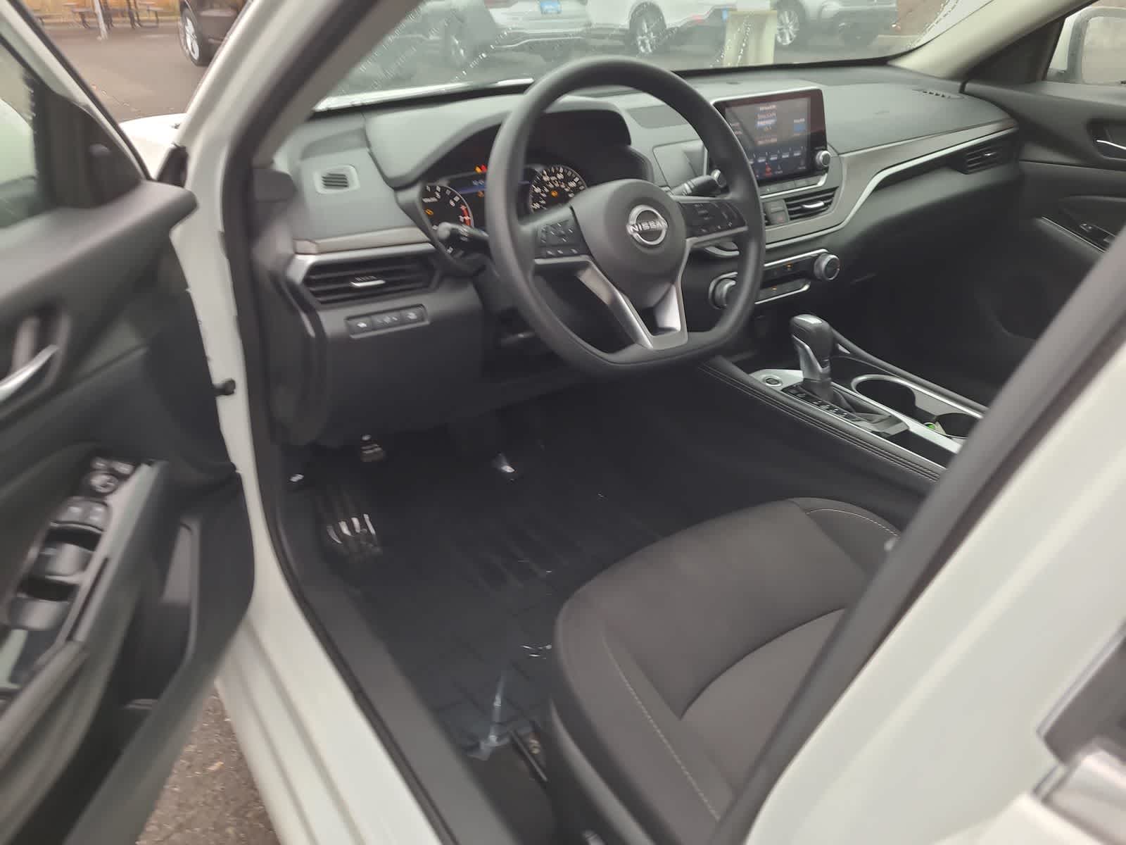 Thumbnail: 2023 Nissan Altima - 10