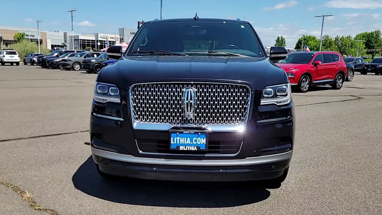 Thumbnail: 2024 Lincoln Navigator L - 3